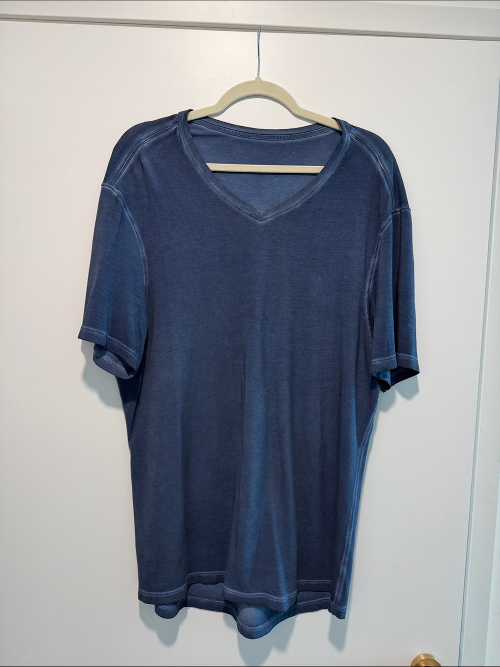 lululemon athletica Men's V-Neck Short Sleeve Shirt - Navy Blue